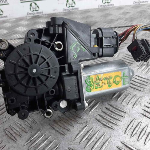 MOTOR ELEVALUNAS DELANTERO DERECHO AUDI S8 (D2) 4.2   |   08.96 – 12.99