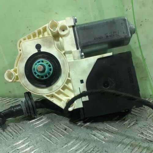 MOTOR ELEVALUNAS DELANTERO DERECHO SEAT LEON (1P1) Comfort Limited   |   04.07 – …