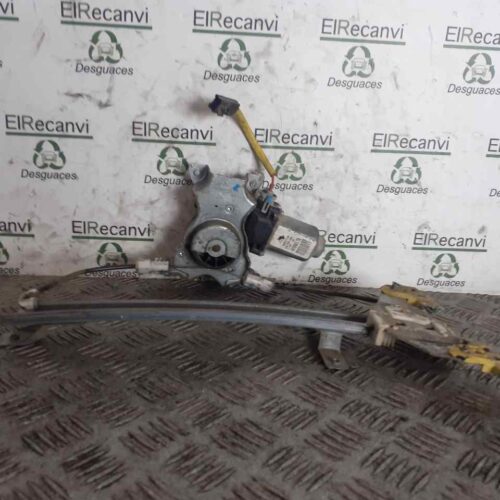 ELEVALUNAS TRASERO IZQUIERDO NISSAN ALMERA TINO (V10M) Ambience   |   08.00 – 12.03