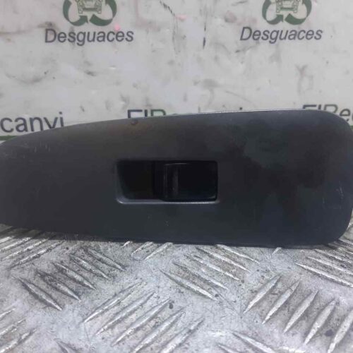 MANDO ELEVALUNAS DELANTERO DERECHO TOYOTA PREVIA (R30) 2,0 D-4D Terra   |   04.03 – 12.05