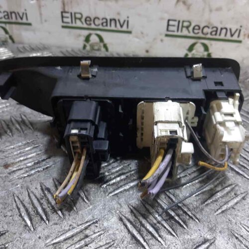 MANDO ELEVALUNAS DELANTERO IZQUIERDO  RENAULT LAGUNA II (BG0) Expression   |   12.01 – 12.07