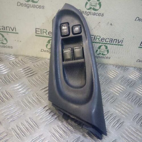 MANDO ELEVALUNAS DELANTERO IZQUIERDO  NISSAN ALMERA (N16/E) Acenta   |   10.02 – 12.03