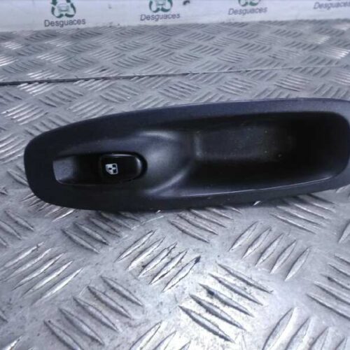 MANDO ELEVALUNAS DELANTERO DERECHO HYUNDAI ACCENT (LC) CRDi GL   |   01.02 – 12.06