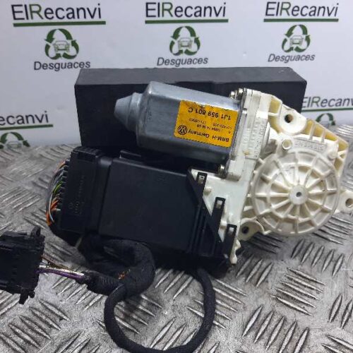 MOTOR ELEVALUNAS DELANTERO IZQUIERDO VOLKSWAGEN GOLF IV BERLINA (1J1) Highline   |   09.97 – 12.99