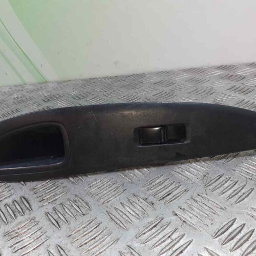 MANDO ELEVALUNAS DELANTERO DERECHO NISSAN PRIMERA BERLINA (P12) Acenta   |   12.01 – 12.03