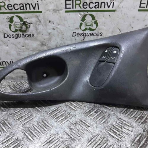 MANDO ELEVALUNAS DELANTERO IZQUIERDO  FORD FOCUS BERLINA (CAK) 1.8 TDDI Turbodiesel CAT   |   0.98 – …