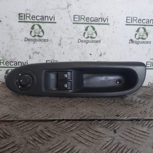 MANDO ELEVALUNAS DELANTERO IZQUIERDO  RENAULT CLIO III Authentique   |   01.07 – 12.10