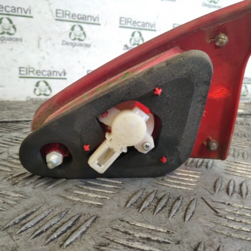 PILOTO TRASERO IZQUIERDO INTERIOR ALFA ROMEO 147 (190) 1.6 T.Spark Distinctive   |   12.00 – 12.04