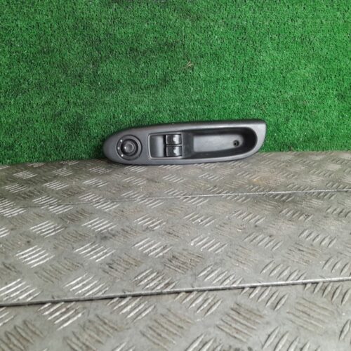 MANDO ELEVALUNAS DELANTERO IZQUIERDO RENAULT CLIO II FASE II (B/CB0) Base Authentique   |   0.01 – …