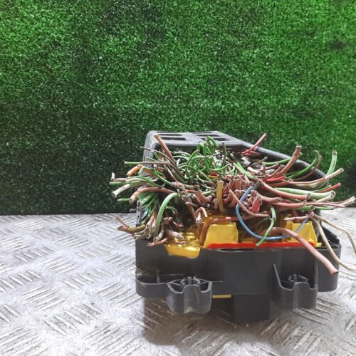 CAJA RELES / FUSIBLES IVECO DAILY CAJA CERRADA (1999 =>) 29 – L 12 Caja cerrada   |   01.99 – 12.06