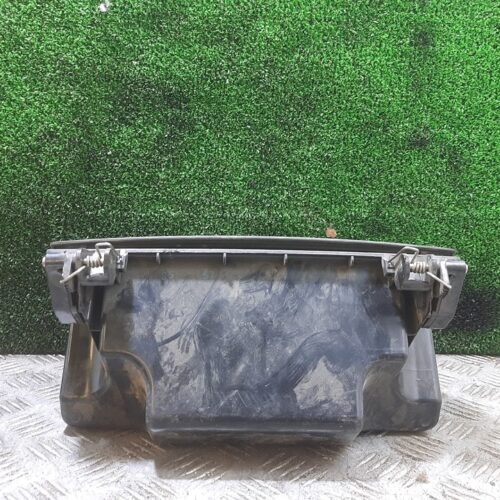 GUANTERA FORD FUSION (CBK) Ambiente   |   06.02 – 12.13