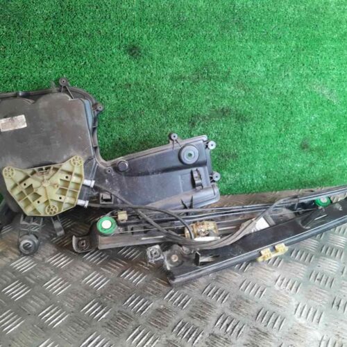 ELEVALUNAS DELANTERO IZQUIERDO SEAT LEON (1P1) Reference | 05.05 – 12.10