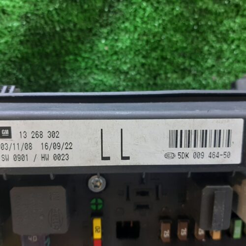 CAJA RELES / FUSIBLES OPEL ASTRA H BER. Cosmo   |   04.07 – …