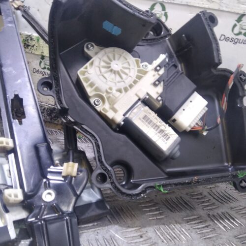 ELEVALUNAS TRASERO DERECHO SEAT LEON (1P1) Comfort Limited   |   04.07 – …