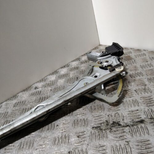 ELEVALUNAS DELANTERO DERECHO TOYOTA VERSO Active   |   02.09 – 12.13