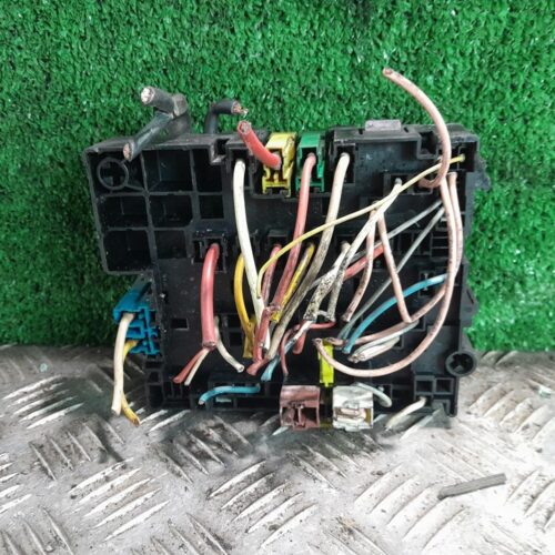 CAJA RELES / FUSIBLES PEUGEOT 607 (S2) Básico   |   12.04 – 12.05