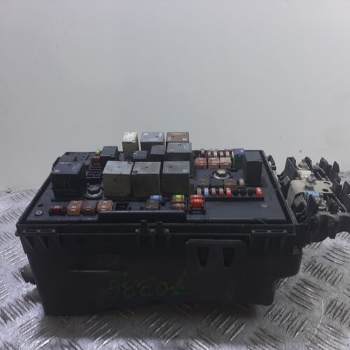 CAJA RELES / FUSIBLES OPEL ASTRA J LIM. Cosmo   |   09.09 – 12.11