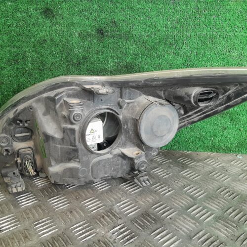 FARO DERECHO FORD FOCUS LIM. (CB4) ST | 12.07 – 12.09