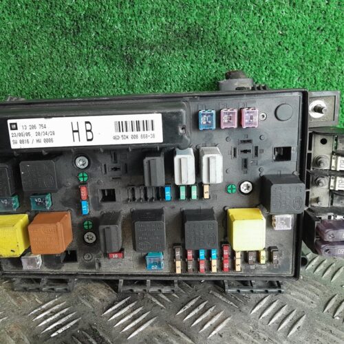 CAJA RELES / FUSIBLES OPEL ASTRA H BER. Cosmo   |   02.07 – 12.09