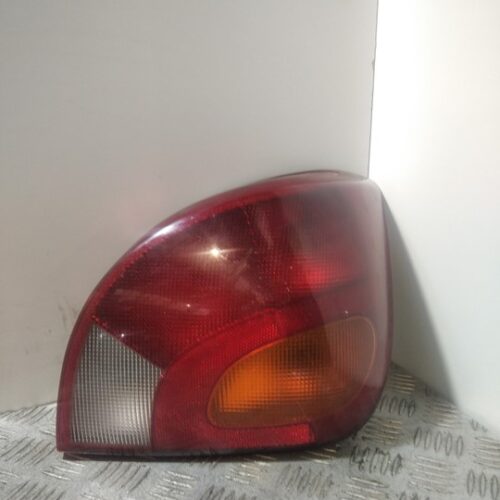 PILOTO TRASERO DERECHO FORD FIESTA BERLINA (DX) Ambiente   |   12.00 – 12.02