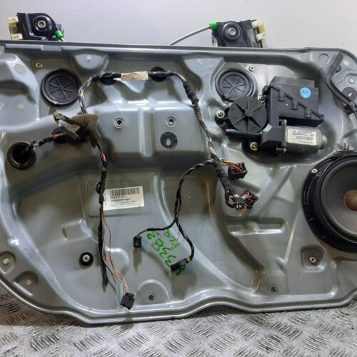 ELEVALUNAS DELANTERO IZQUIERDO VOLKSWAGEN POLO (9N1) Conceptline   |   11.01 – 12.03