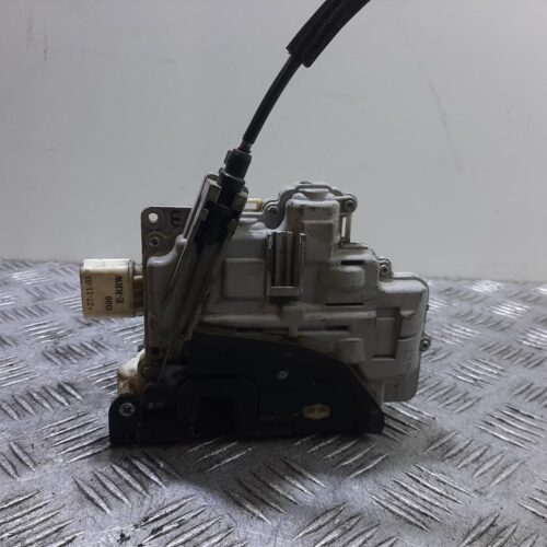 CERRADURA PUERTA DELANTERA DERECHA SEAT LEON (1P1) Reference   |   05.05 – 12.10