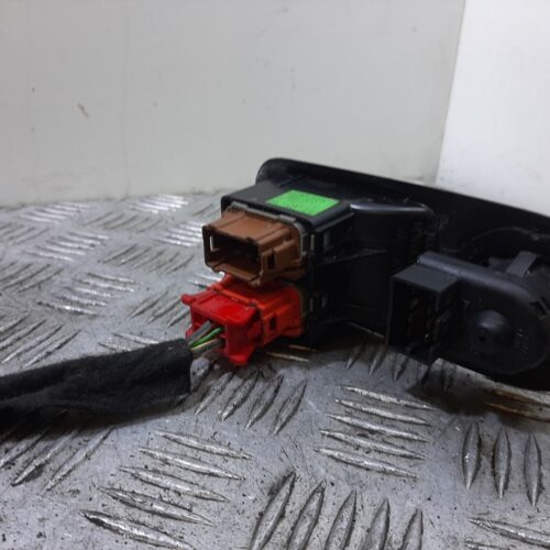 MANDO ELEVALUNAS DELANTERO IZQUIERDO NISSAN INTERSTAR (X70) Caja cerrada, L 1H1, batalla corta 3,5t   |   09.02 – 12.04