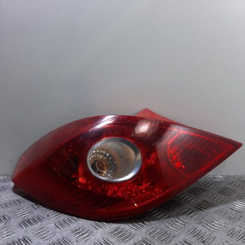 PILOTO TRASERO IZQUIERDO OPEL CORSA D «111 Years»   |   01.10 – 12.10