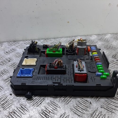 CAJA RELES / FUSIBLES CITROEN XSARA PICASSO 1.6 HDi 110 Exclusive | 03.04 – …