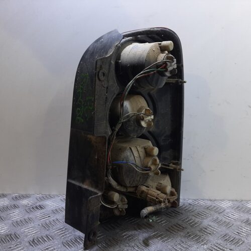 PILOTO TRASERO IZQUIERDO SSANGYONG REXTON 270 Xdi Limited   |   11.06 – …