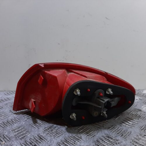 PILOTO TRASERO IZQUIERDO ALFA ROMEO 147 (190) 1.6 T.Spark Impression   |   05.03 – …