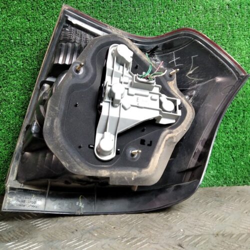 PILOTO TRASERO IZQUIERDO TOYOTA COROLLA (E12) 1.4 D-4D TERRA SEDÁN   |   06.04 – 12.06