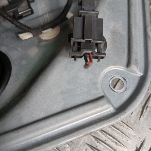 ELEVALUNAS DELANTERO DERECHO SEAT LEON (1M1) Sports Limited   |   11.99 – 12.05