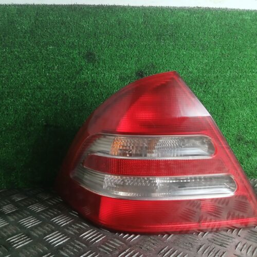 PILOTO TRASERO IZQUIERDO MERCEDES CLASE C (W203) BERLINA 220 CDI (203.006)   |   02.00 – 12.04