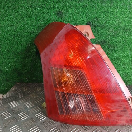 PILOTO TRASERO IZQUIERDO SUZUKI SWIFT BERLINA (MZ) GL (3-ptas.)   |   03.05 – 12.10