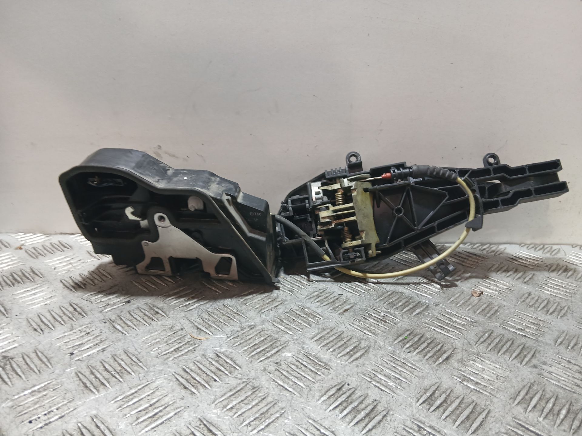 CERRADURA PUERTA DELANTERA DERECHA BMW SERIE 3 BERLINA (E90) 320d | 09.07 - 12.10 - Imagen 2