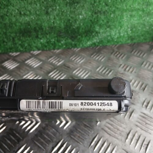 CAJA RELES / FUSIBLES RENAULT MEGANE II FAMILIAR Dynamique Confort   |   09.03 – 12.06