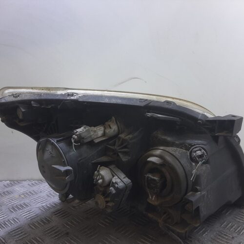 FARO IZQUIERDO TOYOTA AVENSIS BERLINA (T25) 2.0 D4-D Executive Berlina (5-ptas.) | 05.06 – 12.08