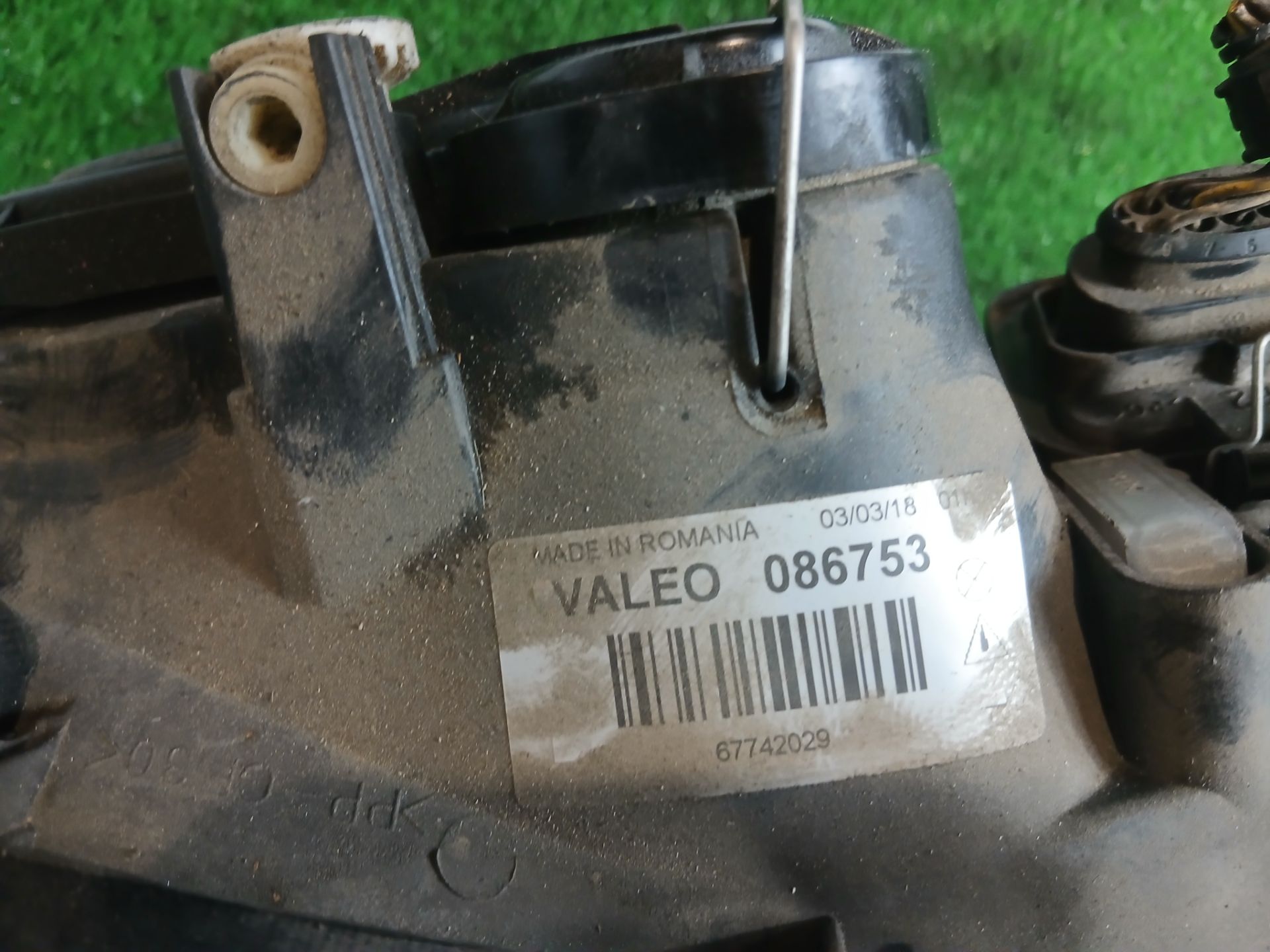 FARO DERECHO VOLKSWAGEN GOLF IV BERLINA (1J1) 25 Aniversario | 10.99 - 12.01 - Imagen 2