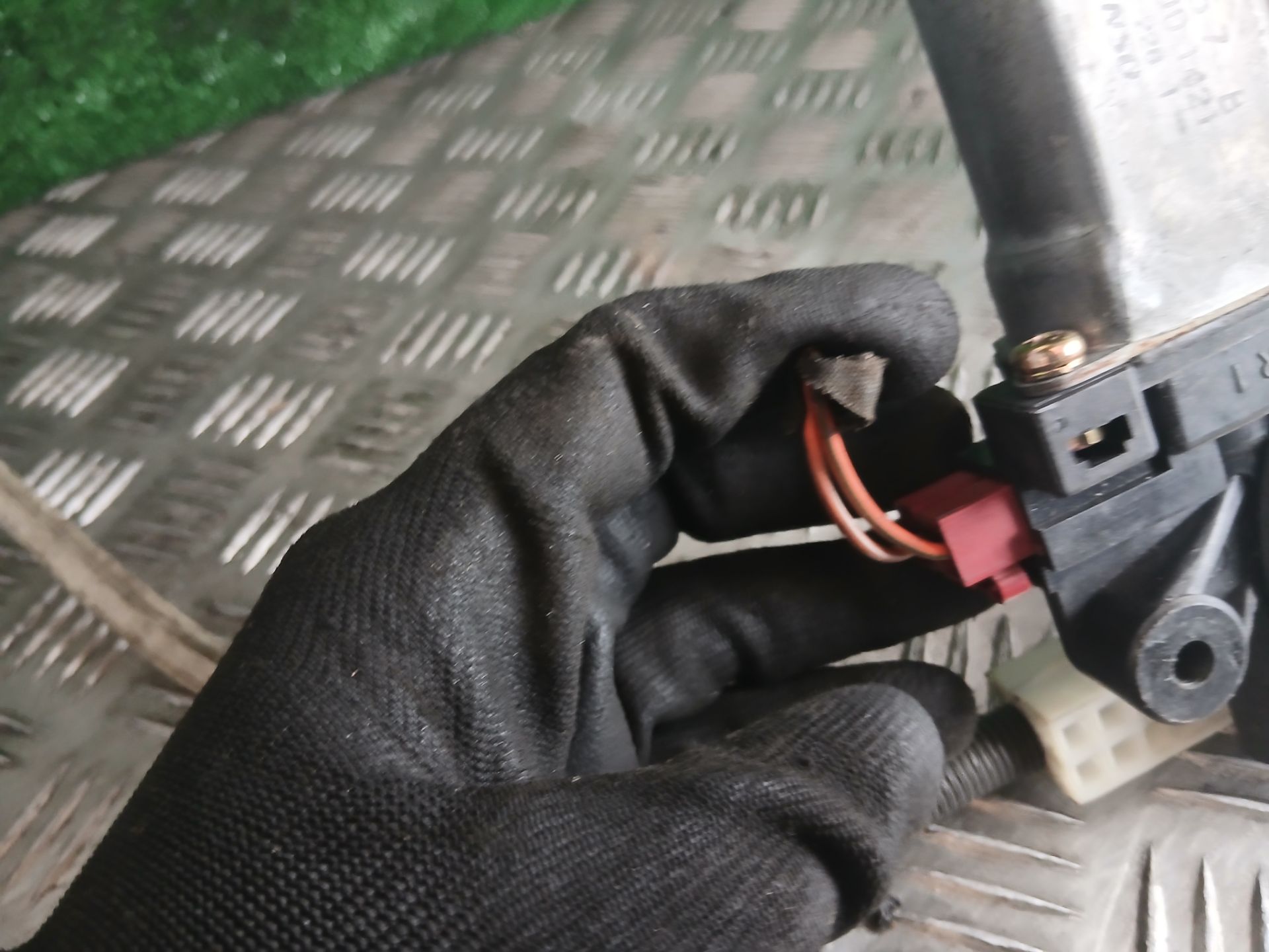 ELEVALUNAS DELANTERO IZQUIERDO CHRYSLER VOYAGER (RG) 2.5 CRD Executive | 01.07 - 12.07 - Imagen 4