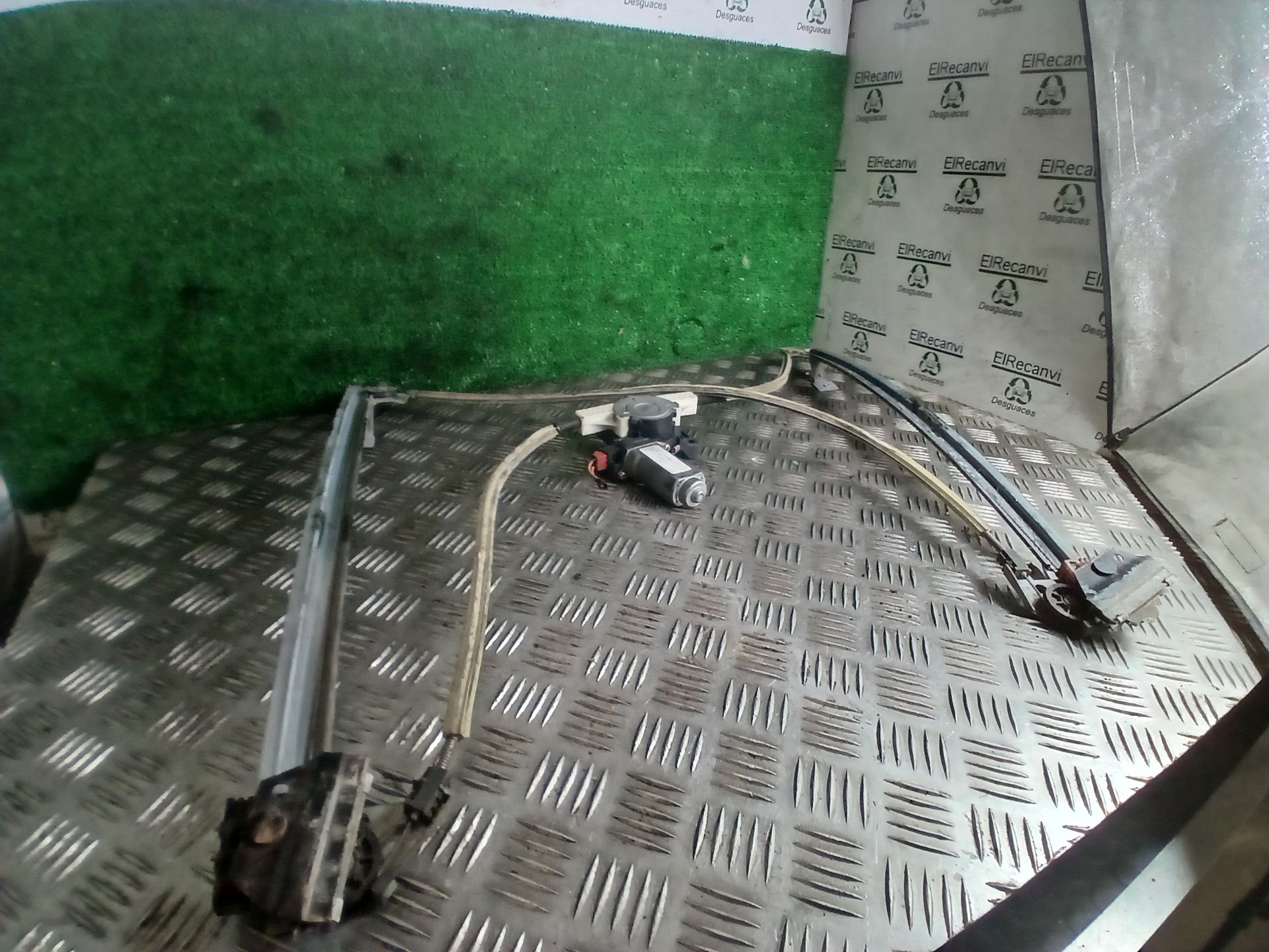 ELEVALUNAS DELANTERO IZQUIERDO CHRYSLER VOYAGER (RG) 2.5 CRD Executive | 01.07 - 12.07 - Imagen 2