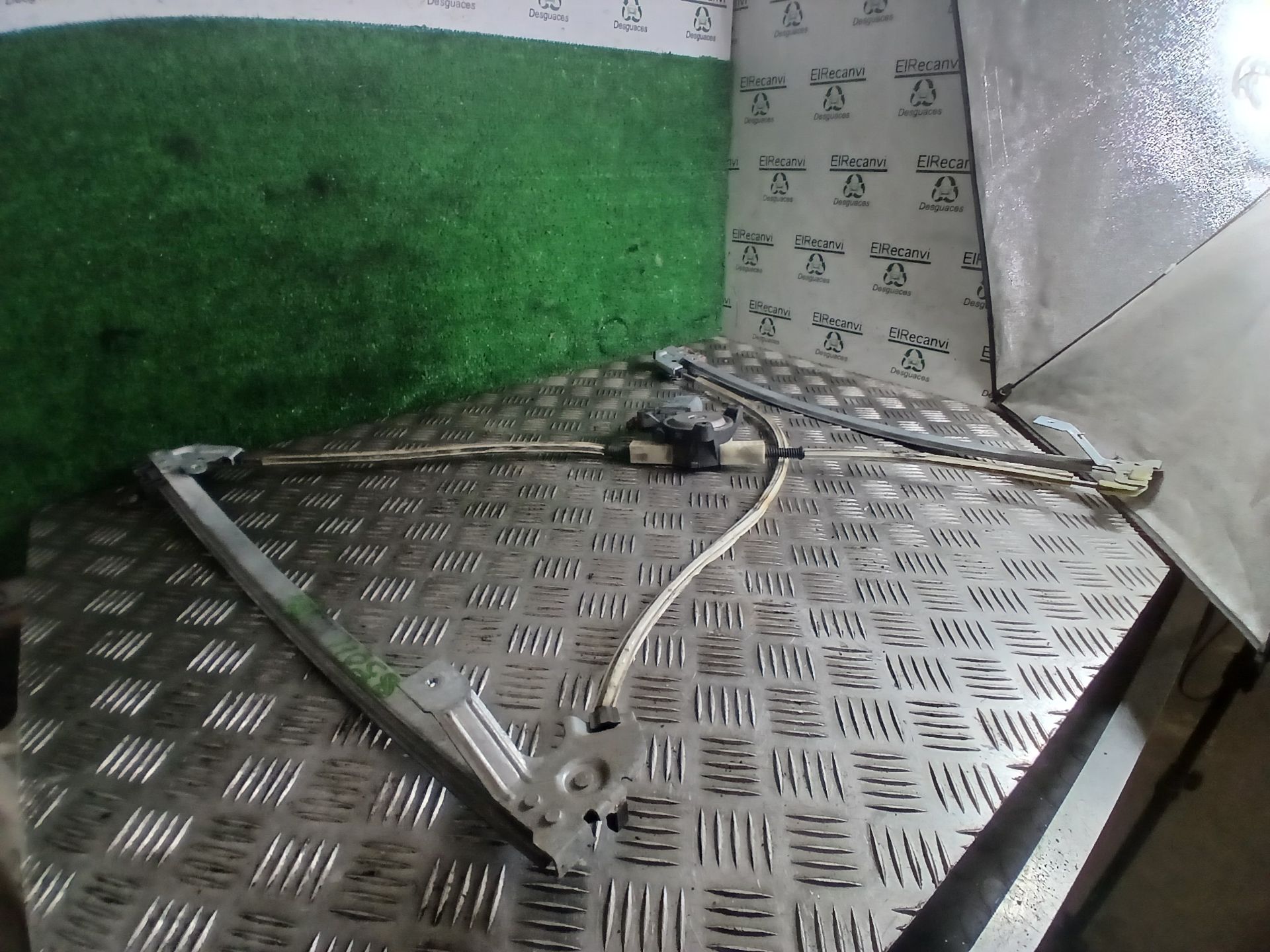 ELEVALUNAS DELANTERO IZQUIERDO CHRYSLER VOYAGER (RG) 2.5 CRD Executive | 01.07 - 12.07