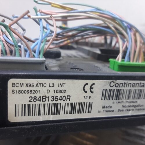 CAJA RELES / FUSIBLES RENAULT MEGANE III BERLINA 5 P Dynamique   |   10.08 – 12.11