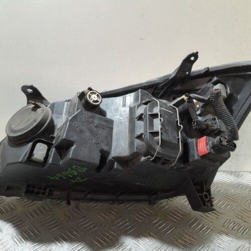 FARO DERECHO TOYOTA COROLLA (E12) 1.6 Linea Terra Berlina   |   10.01 – 12.07