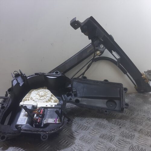 ELEVALUNAS DELANTERO IZQUIERDO SEAT LEON (1P1) Reference   |   05.05 – 12.10